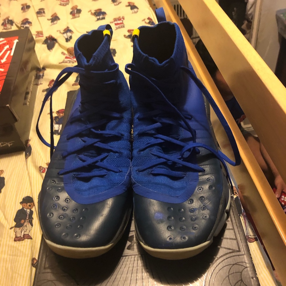 Blue and yellow Curry 4s
